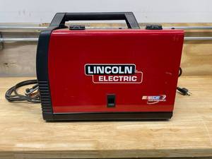 lot 7 image: LINCOLN ELECTRIC 140 Amp Weld Pak