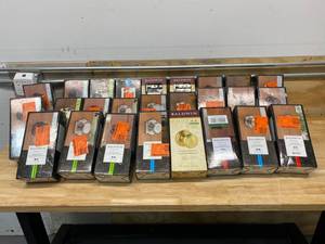 lot 22 image: BALDWIN Lot of 26 various Door Knob kits