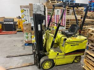 lot 103 image: 48V WLT ME40B - White Lift Trucks Forklift with Triplex Mast - 4,000 Lb Capacity