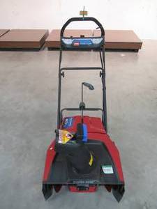 lot 3 image: Toro Power Clear 21 in. 60-Volt Lithium-Ion Cordless Electric Snow Blower 39901