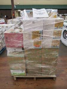 lot 17 image: WHOLESALE MIXED PALLET OF INDOOR AND OUTDOOR LIGHTING AND FIXTURES
