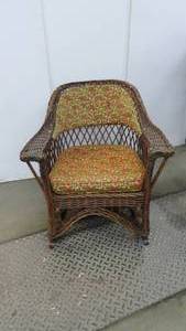 lot 6 image: Vintage Wicker Rocker
