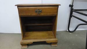 lot 11 image: Ethan-Allen Night Stand