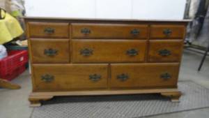 lot 12 image: Ethan-Allen 8 Drawer Dresser