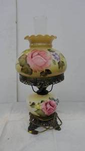 lot 19 image: Vintage Glass Lamp