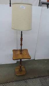 lot 26 image: Vintage Floor Lamp