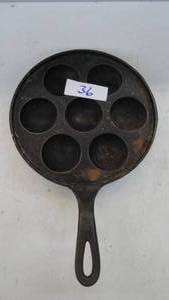 lot 36 image: Vintage 9 Cast Iron Pan