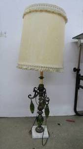 lot 44 image: Vintage Green Table Lamp