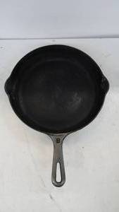 lot 59 image: Griswold Cast Iron Pan No.8