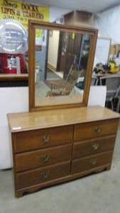 lot 78 image: 6 Drawers Wooden Dresser With Mirror