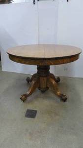 lot 48 image: Antique Oak Round Claw Foot Table With 6 Extra Leaves