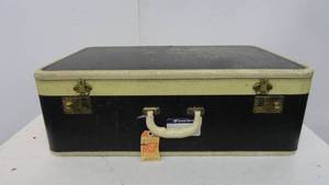 lot 100 image: Vintage Suitcase