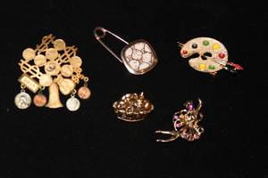 Retro Style Brooches
