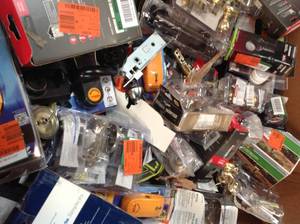 Gaylord Full of Door Hardware assorted styles and conditions, some in like new condition some missing pcs review pictures. CUSTOMER RETURNS SEE PICS