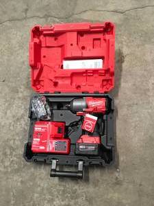 MILWAUKEE M18 FUEL ONE-KEY 18-Volt Lithium-Ion Brushless Cordless 12 in. Impact Wrench w Friction Ring Kit w(2) 5.0Ah Batteries CUSTOMER RETURN SEE PICS