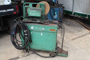 lot 4 image: Welder Lind  VI 253 CV  DC Power Supply
