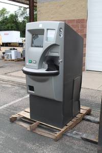 lot 15 image: Change Machine De La Rue Cash System