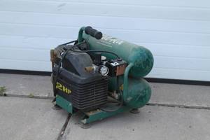 lot 8 image: Air Compressor Rol Air Portable Electric