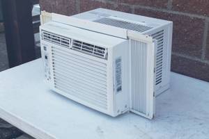lot 14 image: Window AC Frigidaire