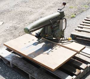 lot 11 image: Radial Arm Saw DeWalt MBF 205