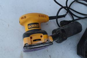 lot 29 image: Palm Sander 14 Sheet DeWalt