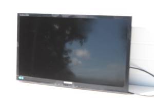 lot 33 image: LCD Flat Screen Diagonal Display 24 Inch Computer Monitor