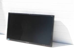 lot 37 image: LCD Wide Scree Computer Monitor 23 12