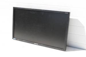 lot 47 image: LCD Diagonal Display Flat Screen Computer Monitor 23 12