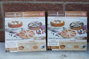 lot 71 image: Mini Portable Cooler And 2 Perfect Cake Pan