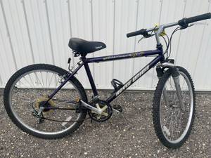 lot 6 image: Royce Union 21 Speed Bicycle 26 Wheels