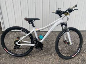 lot 21 image: Specialized Myka Comp 21 Speed Bicycle 26 Wheels