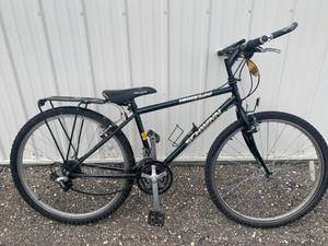 lot 29 image: Schwinn High Plains Bicycle
