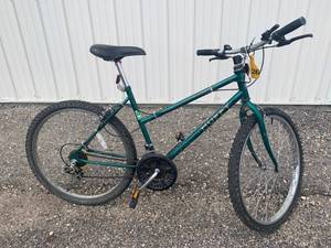 lot 30 image: Huffy Teal 15 Speed Bicycle 26 Wheels