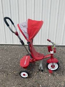 lot 34 image: Radio Flyer Tricycle