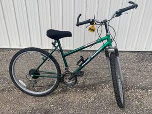 lot 35 image: Free Spirit Explorer Bicycle