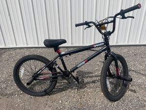 lot 45 image: Spinner Hyper Bicycle 20 Wheels