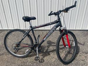 lot 46 image: Schwinn Ranger Bicycle 26 Wheels