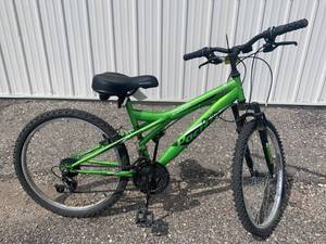 lot 48 image: Pacific Exploit 18 Speed Bicycle 24 Wheels