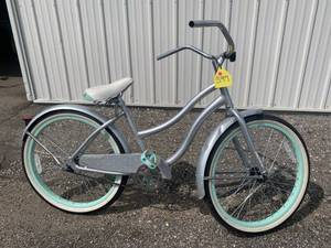 lot 49 image: Huffy Cranbrook Bicycle 24 Wheels
