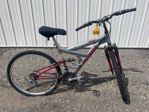 lot 51 image: Magna XL2 21 Speed Bicycle 26 Wheels