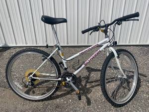 lot 53 image: Schwinn High Plains 10 Speed Bicycle 26 Wheels