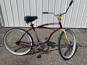 lot 54 image: Raleigh Maroon Bicycle 26 Wheels