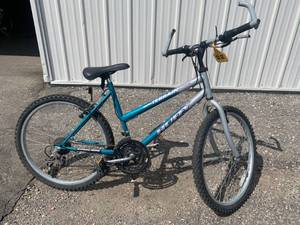lot 61 image: Huffy Ultra Terrain 18 Speed Bicycle 24 Wheels