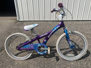 lot 62 image: Schwinn Deelite Bicycle 20 Wheels