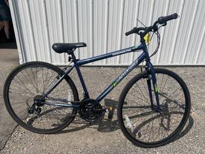 lot 63 image: Roadmaster Adventures Hybrid Bicycle