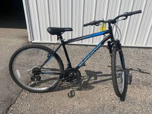 lot 65 image: Roadmaster Granite Peak 18 Speed 26 Wheels