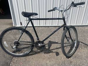 lot 67 image: Schwinn Probe 15 Speed Bicycle 26 Wheels