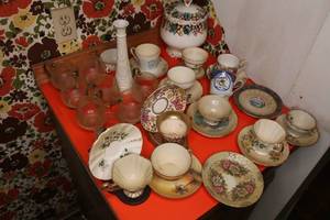 lot 85 image: 34 piece lot of vintage china - mostly tea cups and saucers