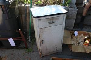 lot 116 image: Metal industrial garage storage cabinet with contents. Measures 20 wide x 36 tall x 16 deep.