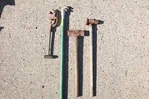 lot 117 image: Lot including pipe bender, pipe cutter, maul and sledgehammer